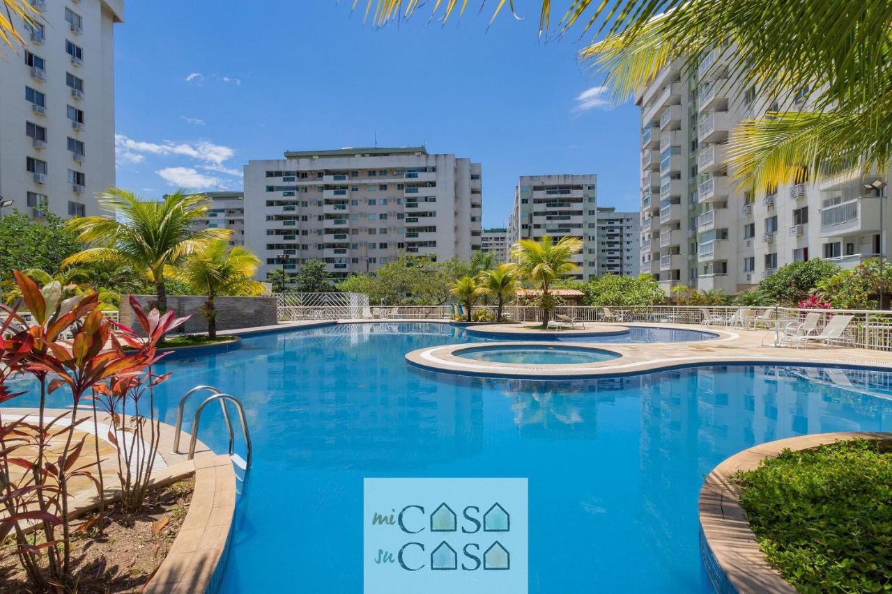 2 Quartos com Varanda a 300m RioCentro Wi Fi 120mbps e Cozinha Completa Condomínio com Piscina Estacionamento Portaria 24h e Parquinho Infantil Apartamento indicado para Grupos Hóspedes a Trabalho e Crianças — 4-Star Luxury Hotel in Rio De Janeiro, Brasil