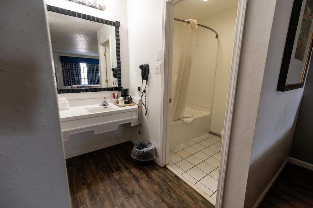 American Inn & Suites Russellville - photo 33