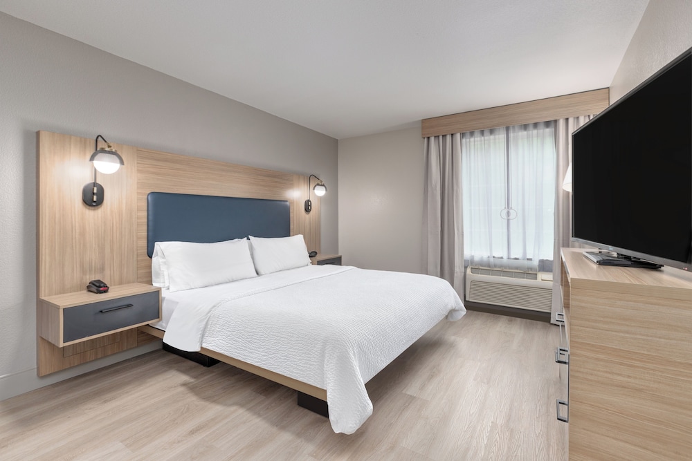 Candlewood Suites Houston by IHG - photo 6