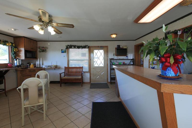 Americas Best Value Inn Suburban Motel - photo 11