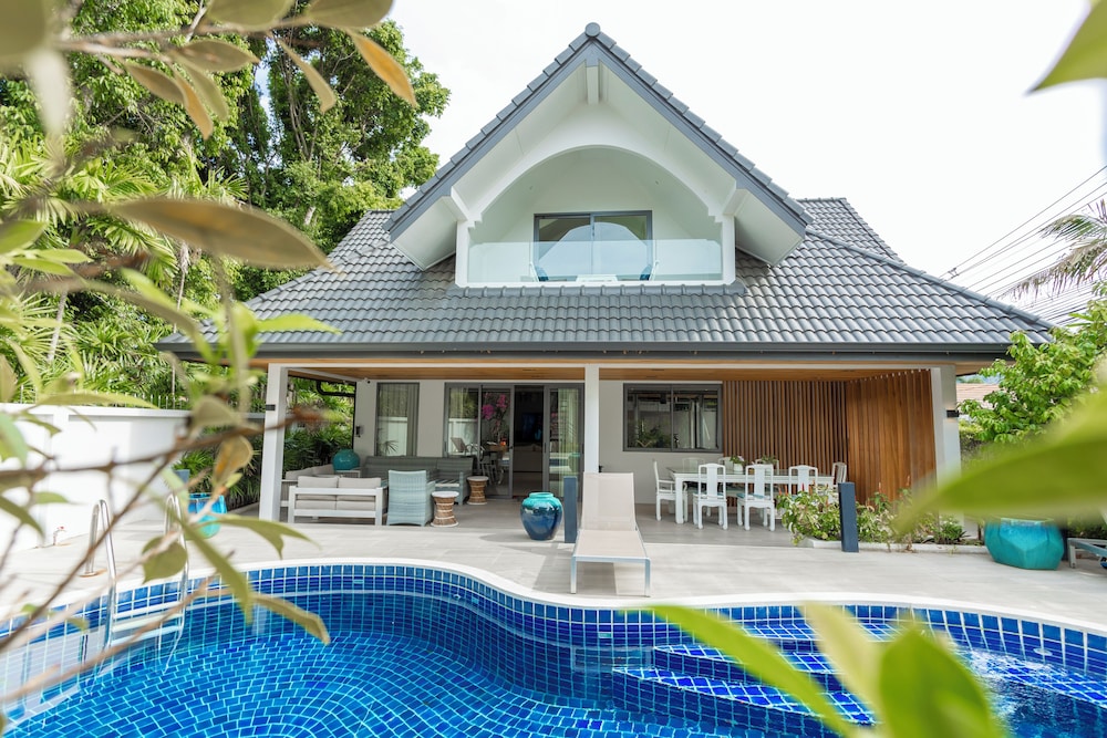 Brand new designer furnishing hot tub gym pool V98 in Rawai, Thailand