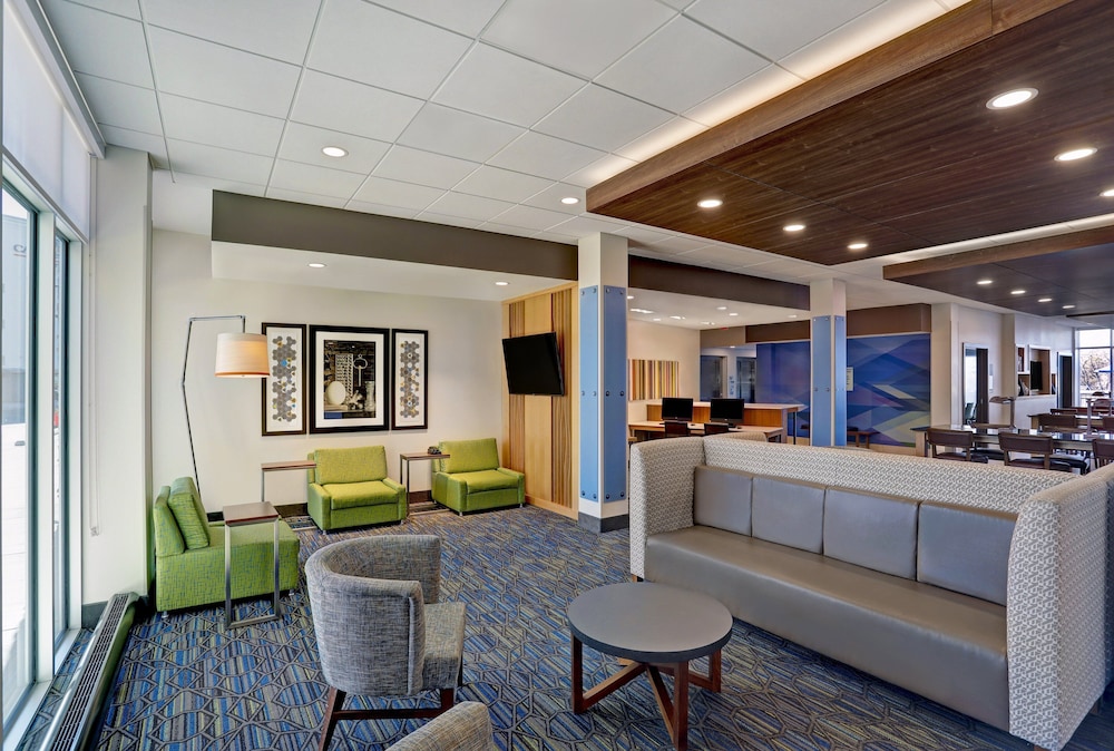 Holiday Inn Express & Suites Lenexa Overland Park Area by IHG - photo 56