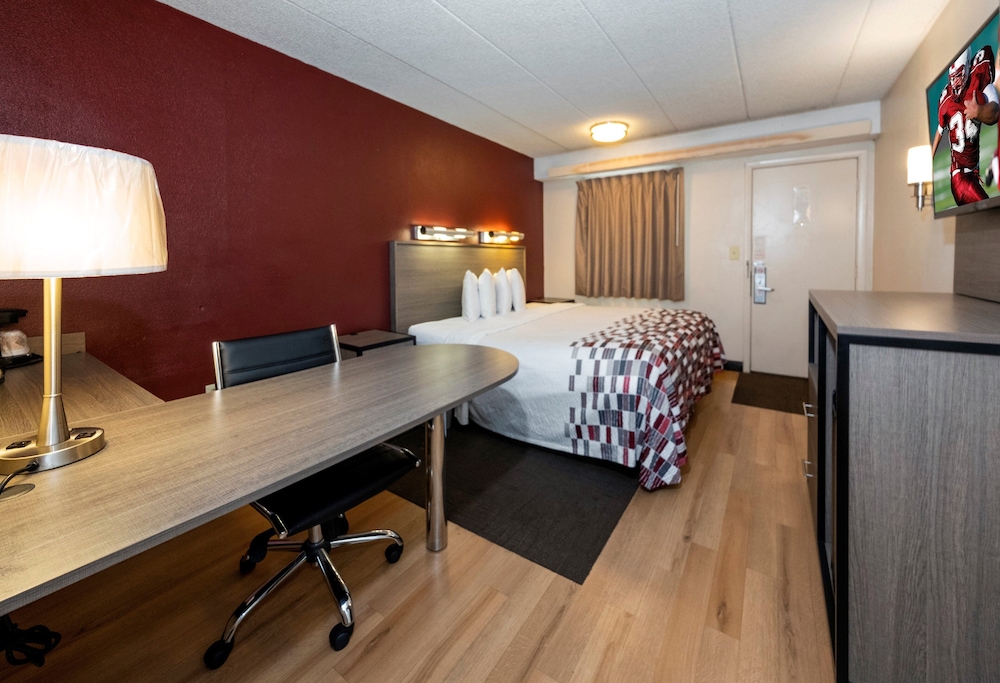 Red Roof Inn Edison - photo 9