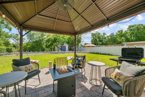 New Design Movie Night Bar Fire Pit Hammocks Games — 4-Star Luxury Hotel in Orlando, United States