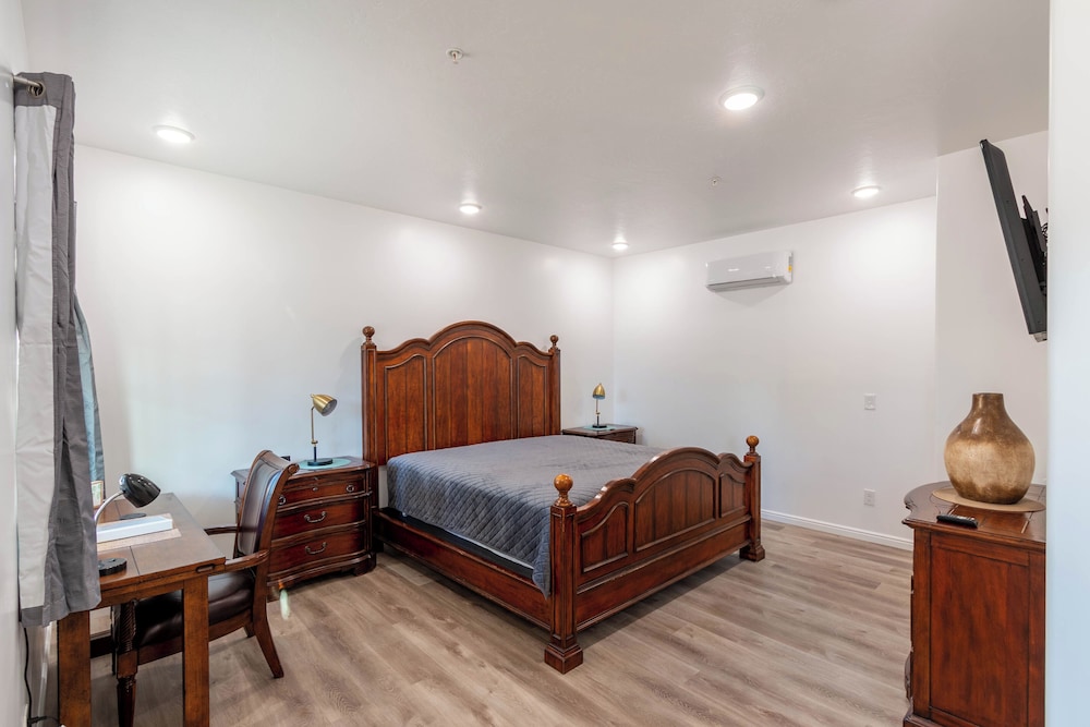 Hurricane Hideaway Lodging - photo 11