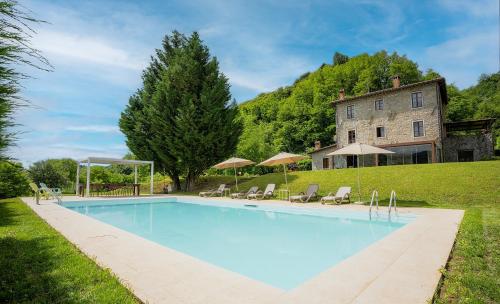 Villa Casa di Pietra en el norte de Lucca Toscana — 4-Star Luxury Hotel in Camporgiano, Italy