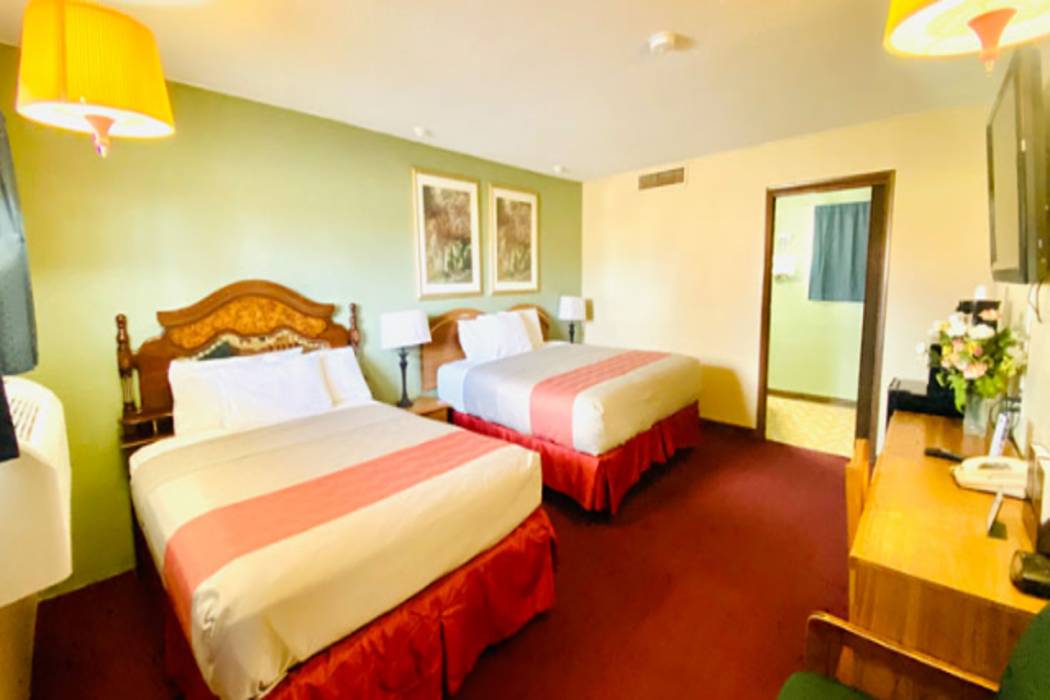 Hillcrest Motel - photo 9