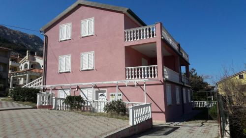 Apartman BoloB — 4-Star Luxury Hotel in Baska, Croatia