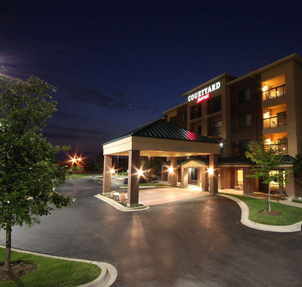 Courtyard by Marriott Chicago Bloomingdale - photo 25