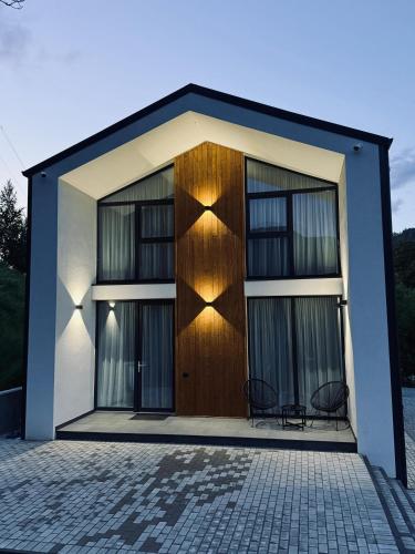 Cozy HillSide in Borsa, Romania