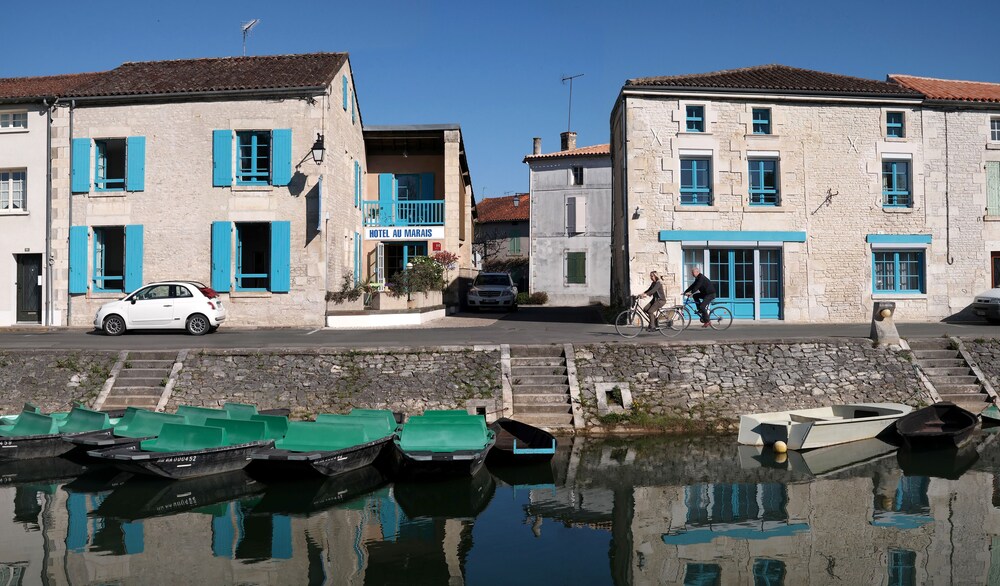 Hotel Au Marais — Coulon