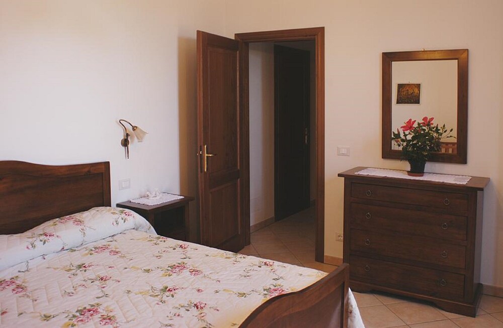Poggio Bella Vista — 4-Star Luxury Hotel in Castiglione Del Lago, Italy