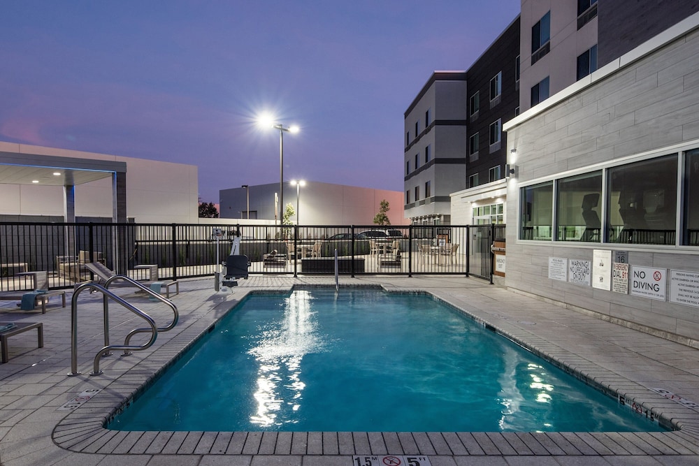 Fairfield Inn & Suites by Marriott Anaheim Los Alamitos - photo 26
