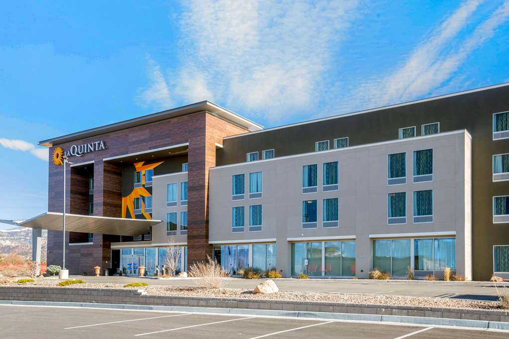 La Quinta Inn & Suites by Wyndham Cedar City - photo 3