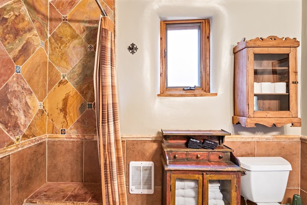 Amor Historic Adobe in the Heart of The Railyard and Downtown Santa Fe Hot Tub - photo 25