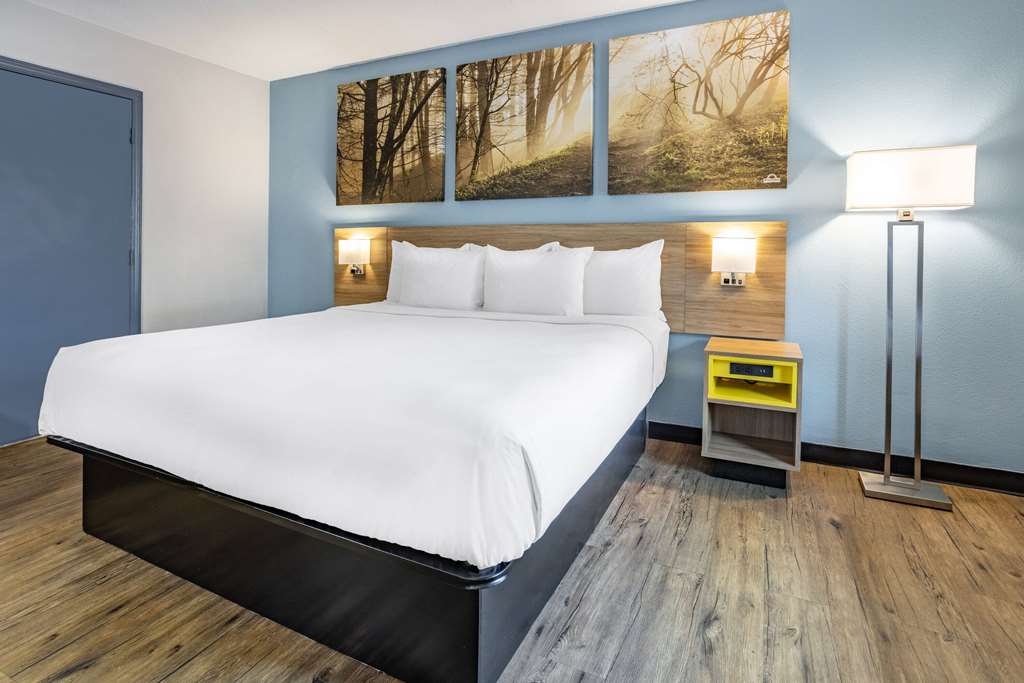 Days Inn by Wyndham Raleigh Glenwood Crabtree - photo 23