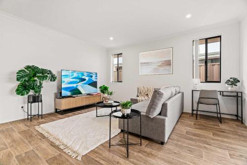 Hosted Modern Comfort In Piara Waters Perfect For Fam — Perth