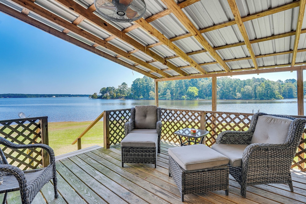 Waterfront Buster's Place on Hickory w Fire Pit — hotel in Many