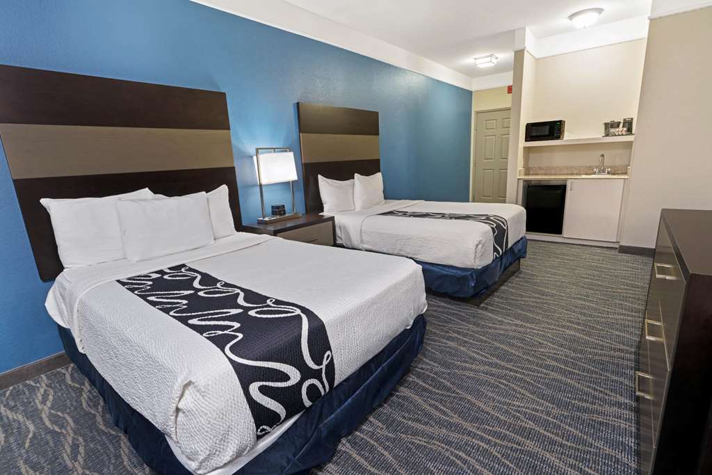 La Quinta Inn & Suites by Wyndham Phoenix I 10 West - photo 40