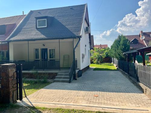 Illa Berek — Balatonfenyves — photo 2