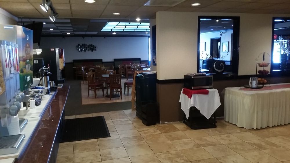 Grand Forks Inn & Suites - photo 10