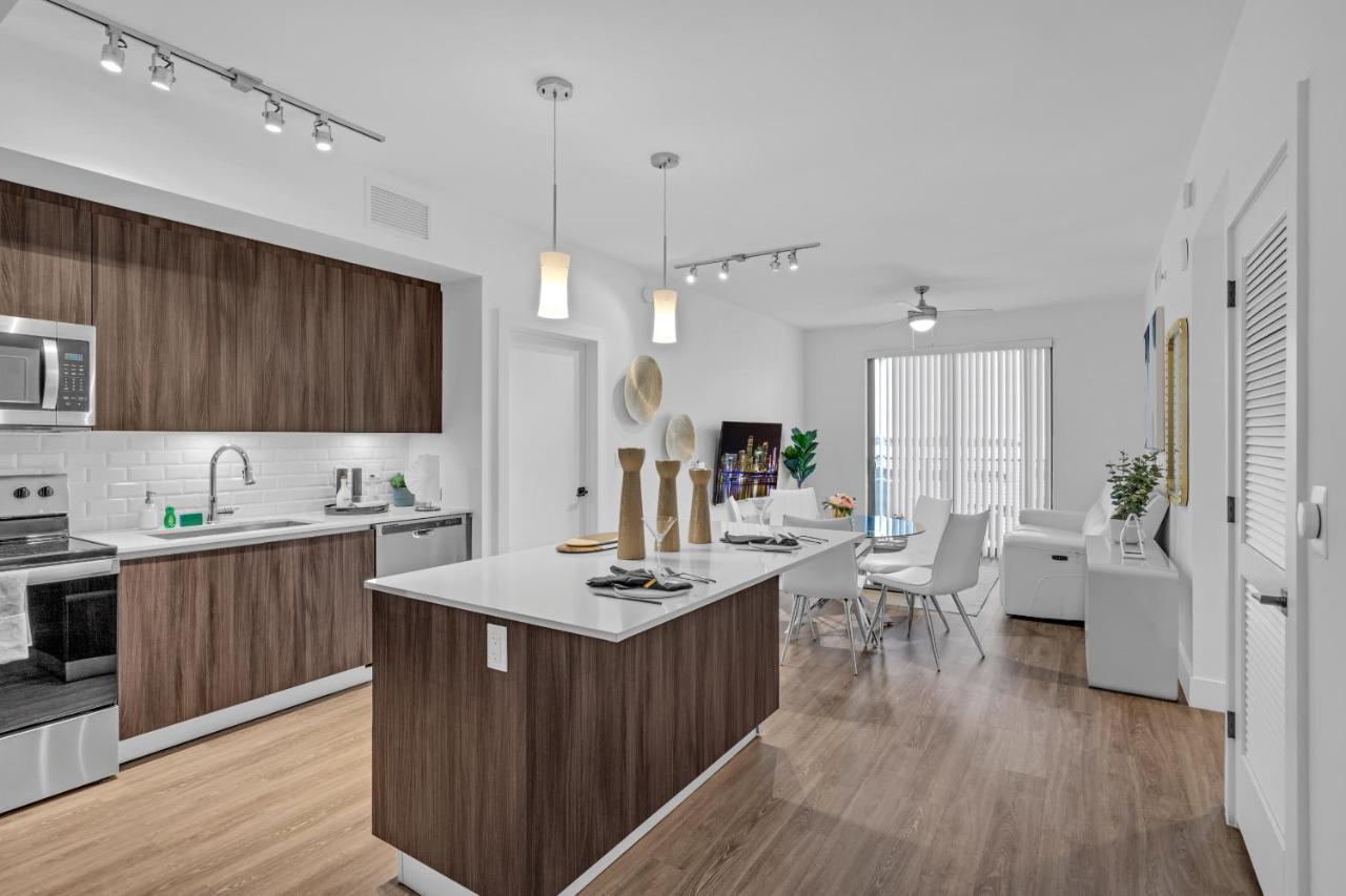 Modern 2 Bed in the Heart of Doral Free Parking — hotel in Doral