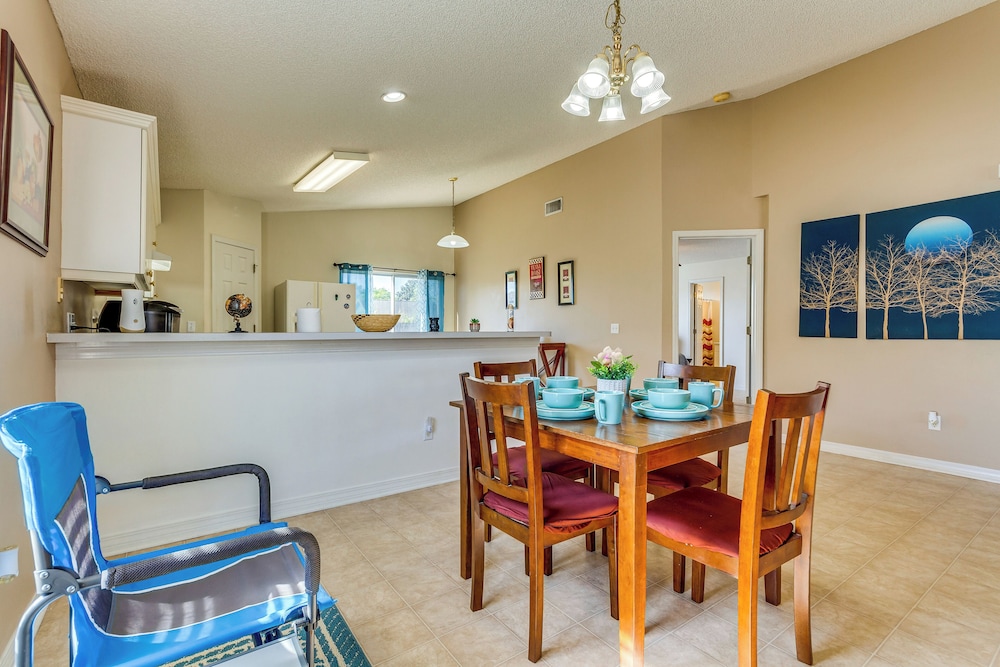 Navarre Vacation Rental Home about 4 Mi to Beach — 4-Star Luxury Hotel in Navarre, United States