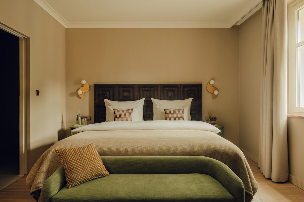 Design Apartments zum Hirschen Salzburg — 4-Star Luxury Hotel in Salzburg, Austria