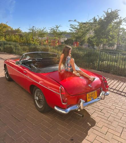 Classic car tour - last minute hotel in Jerusalem