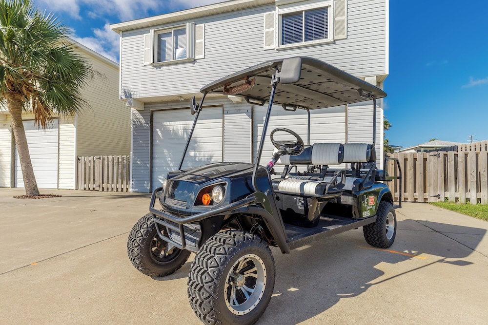 The Oasis Pet Friendly Optional Golf Cart — 4-Star Luxury Hotel in Port Aransas, United States