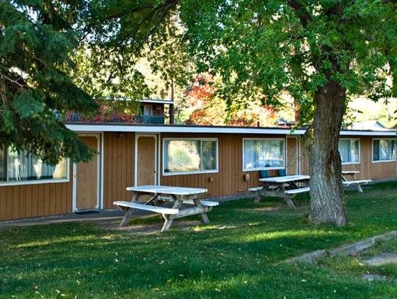 Holiday Beach Resort Motel in Vancouver, Canada