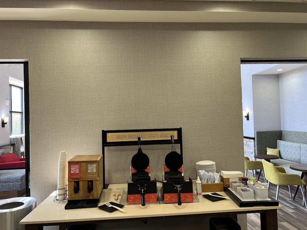 Hampton Inn & Suites Barstow - photo 56