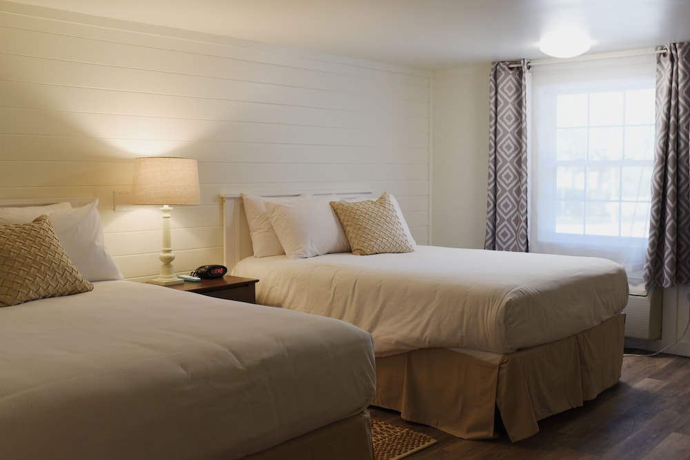 Sandwich Inn and Suites - photo 6