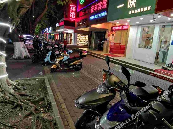 Maofeng Hotel - last minute hotel in Maoming