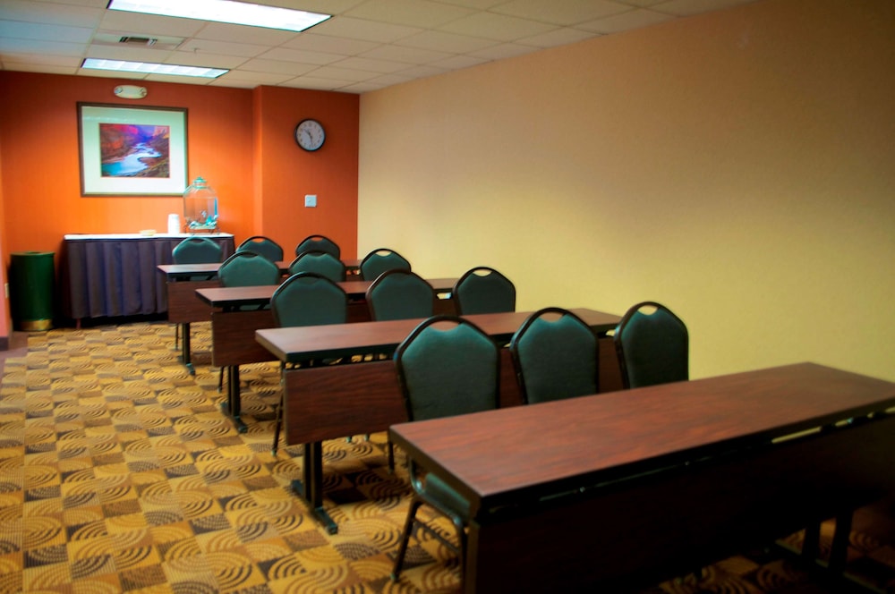 Hampton Inn & Suites Flagstaff - photo 34