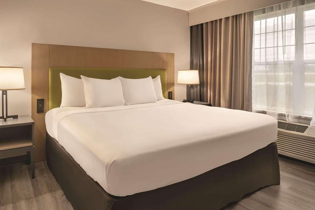 Country Inn & Suites by Radisson Cedar Falls near University - photo 10