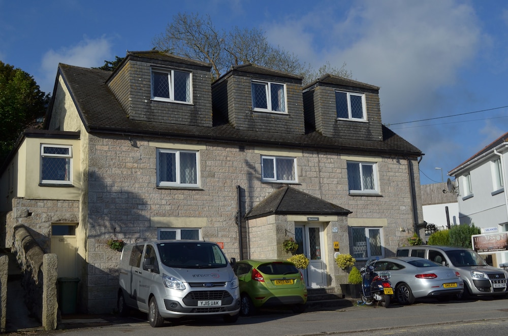 Thurlestone Guest House — 4-Star Luxury Hotel in St Ives, United Kingdom