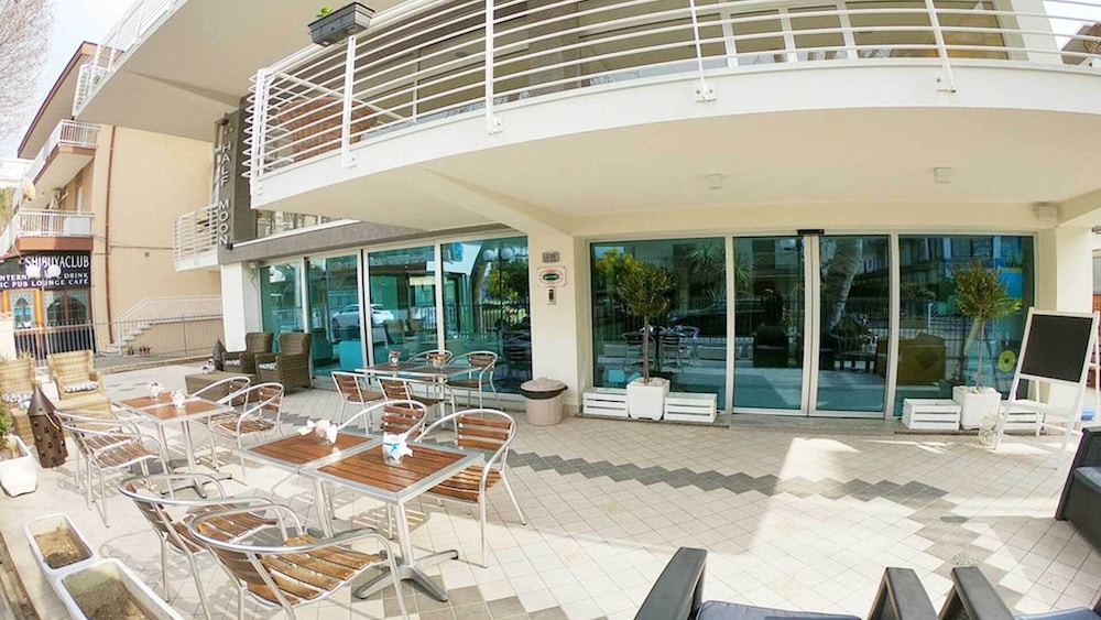 Hotel Half Moon Restaurant - last minute hotel in Rimini
