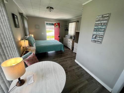 Claddagh Motel & Suites - photo 73