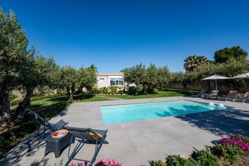 Villa Virginia Relax And Private Pool — 4-Star Luxury Hotel in Paceco, Italy