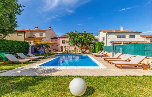 Holiday Home Pula 23 With Outdoor Swimmingpool — 4-Star Luxury Hotel in Pula, Croatia