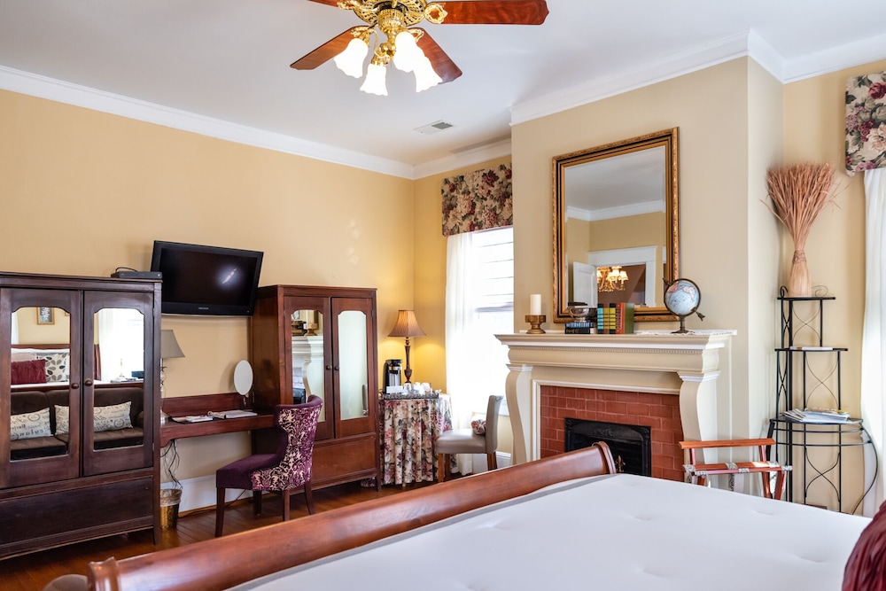 Burke Manor Inn & Pavilion - photo 22