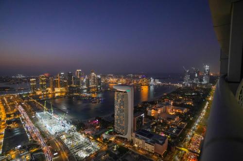 49 Elegant Princess Tower Family Apartment with Palm View Balcony & Pool