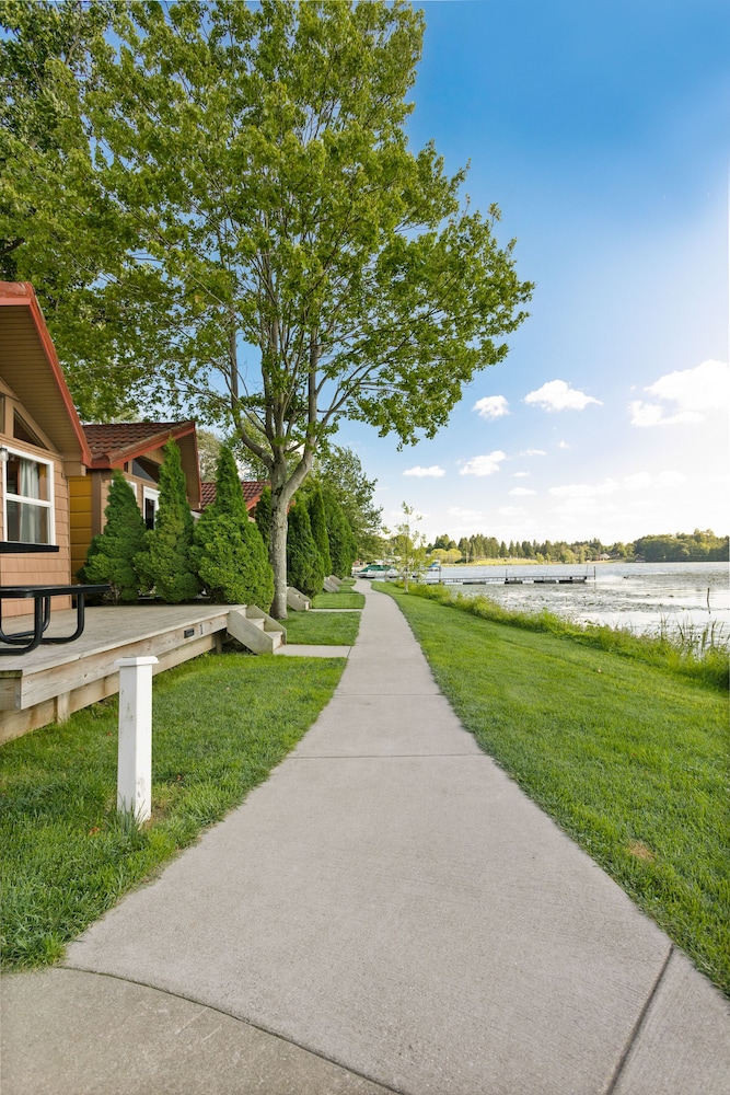 Edinboro Lake Resort Cabins - photo 121