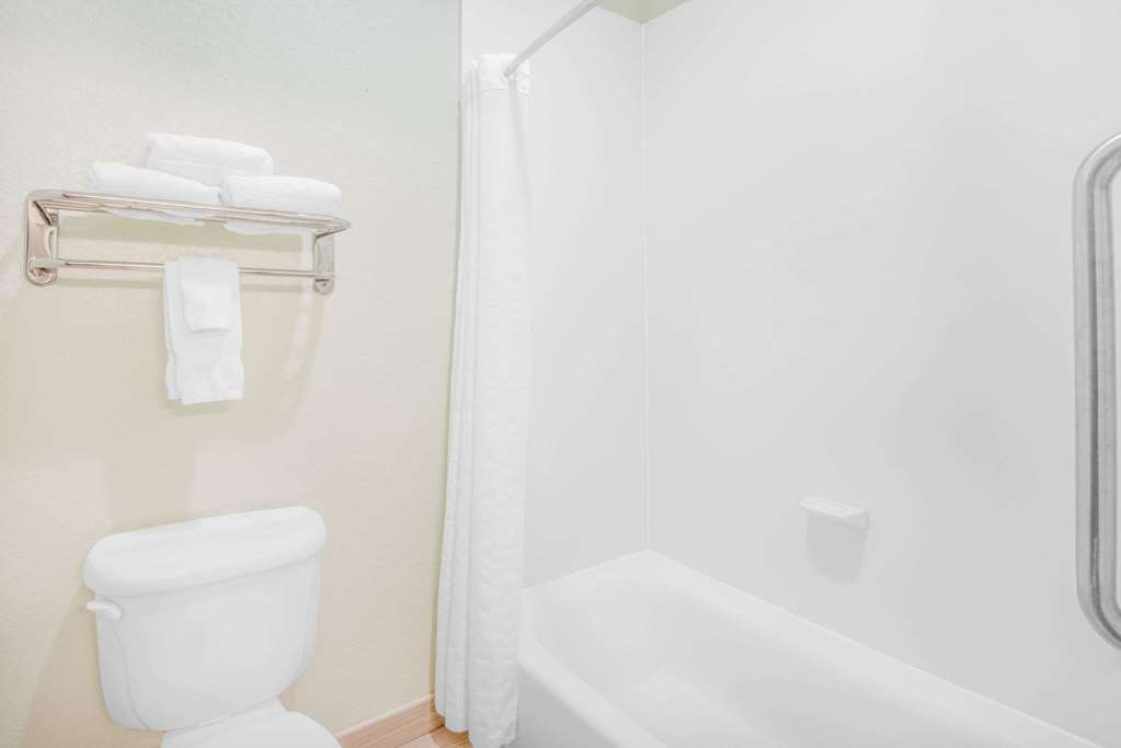 Baymont by Wyndham Pearsall - photo 9