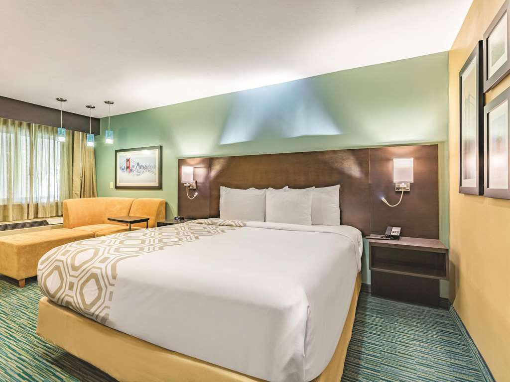La Quinta Inn & Suites by Wyndham San Francisco Airport West - photo 47