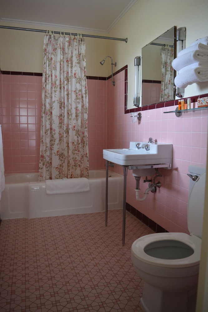 The Evergreen Inn Motel and RV Park - photo 17