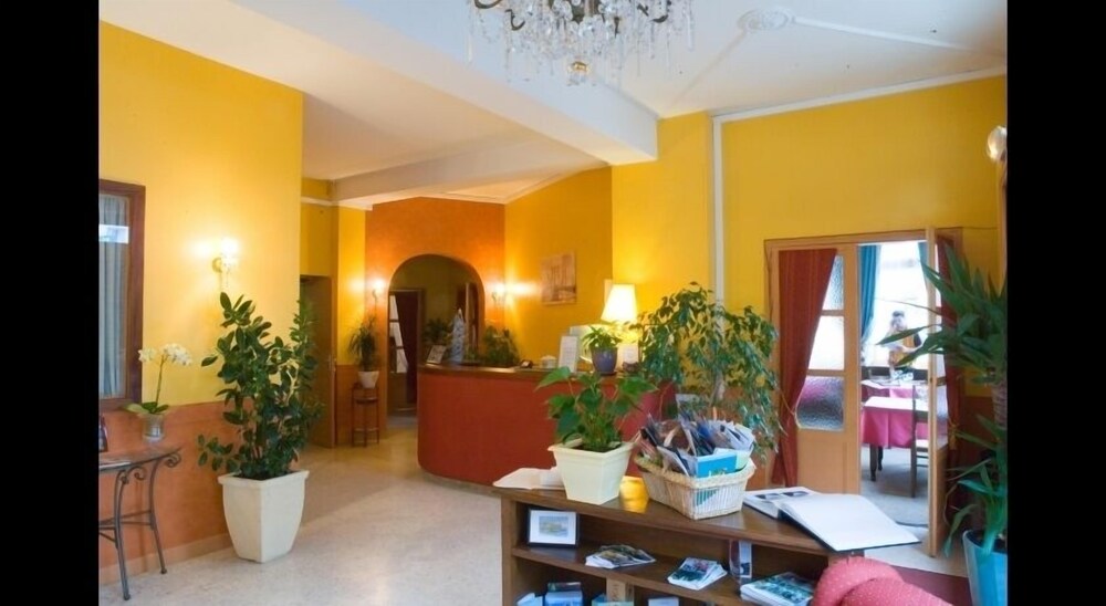 Le Lion dOr - carbon neutral hotel in Ecouche