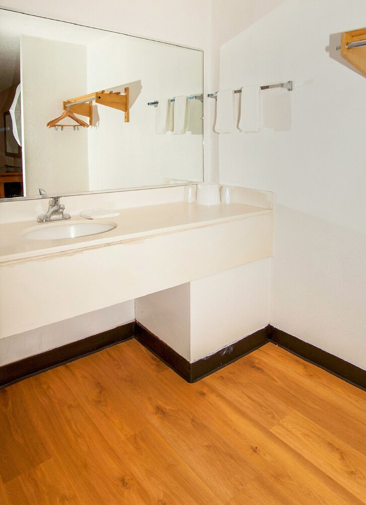 OYO Hotel Centralia - photo 19