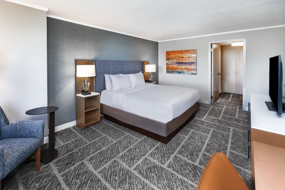 DoubleTree by Hilton Tulsa Warren Place - photo 8